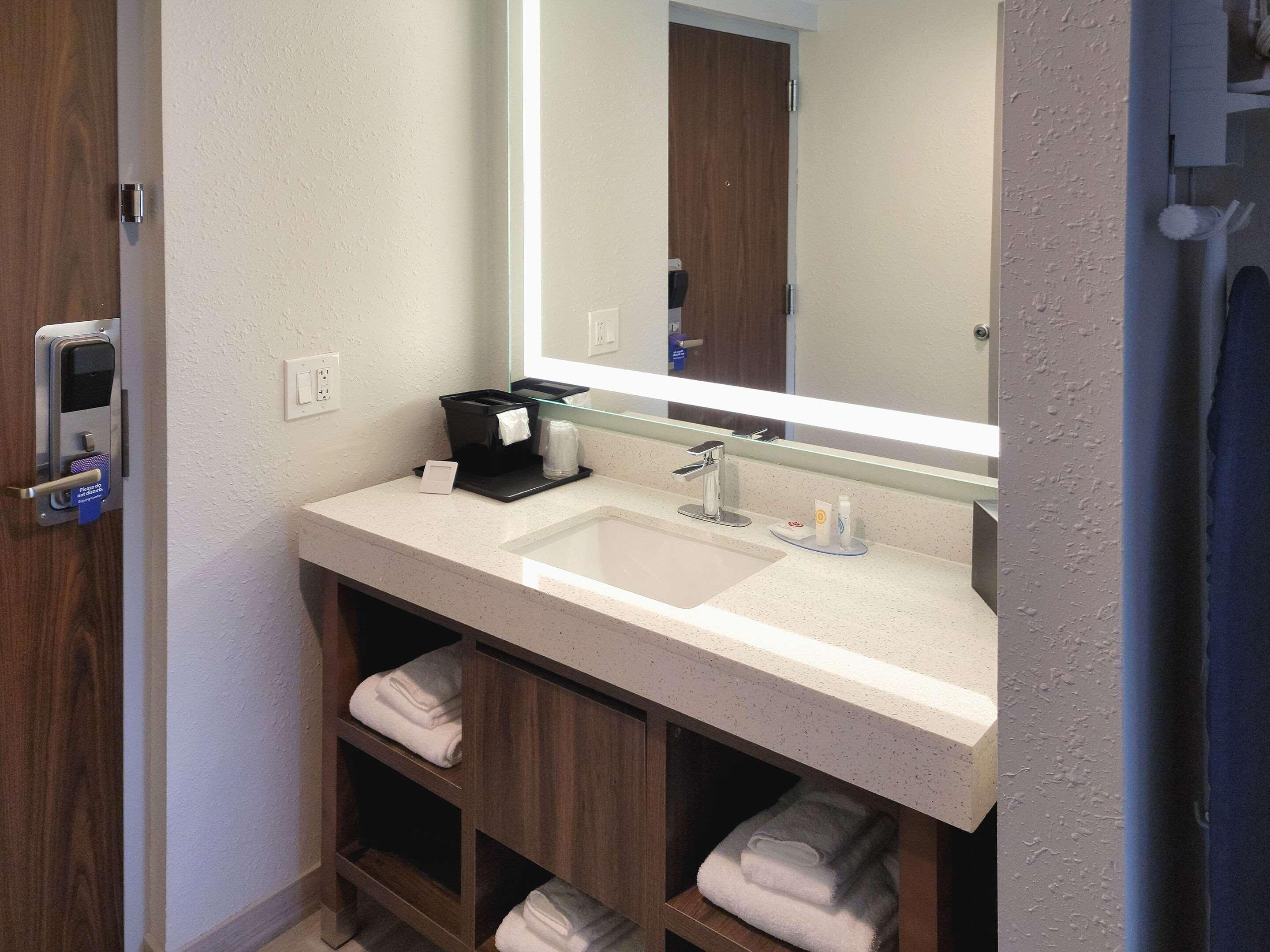 Comfort Inn & Suites Wyomissing-Reading Екстер'єр фото