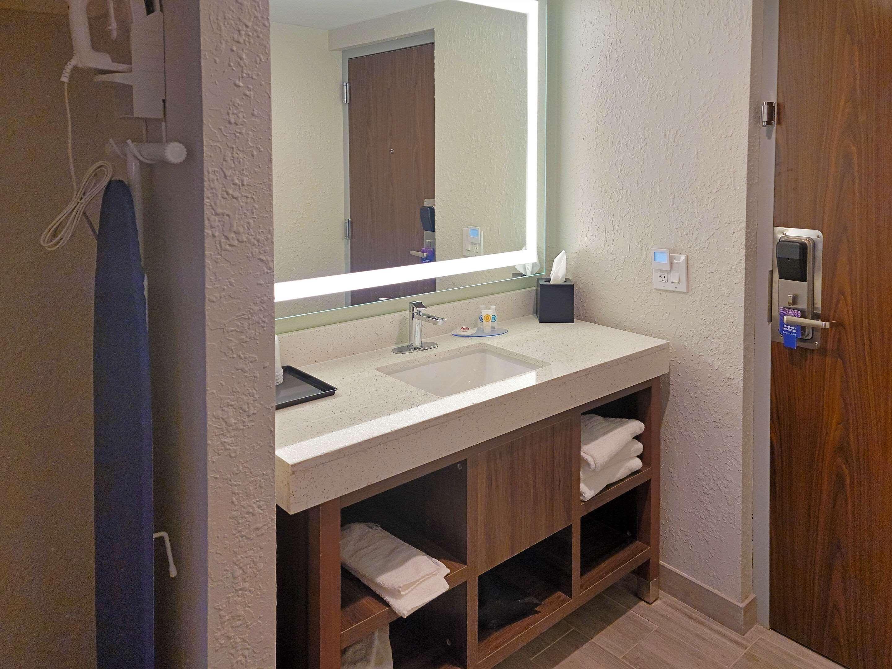 Comfort Inn & Suites Wyomissing-Reading Екстер'єр фото